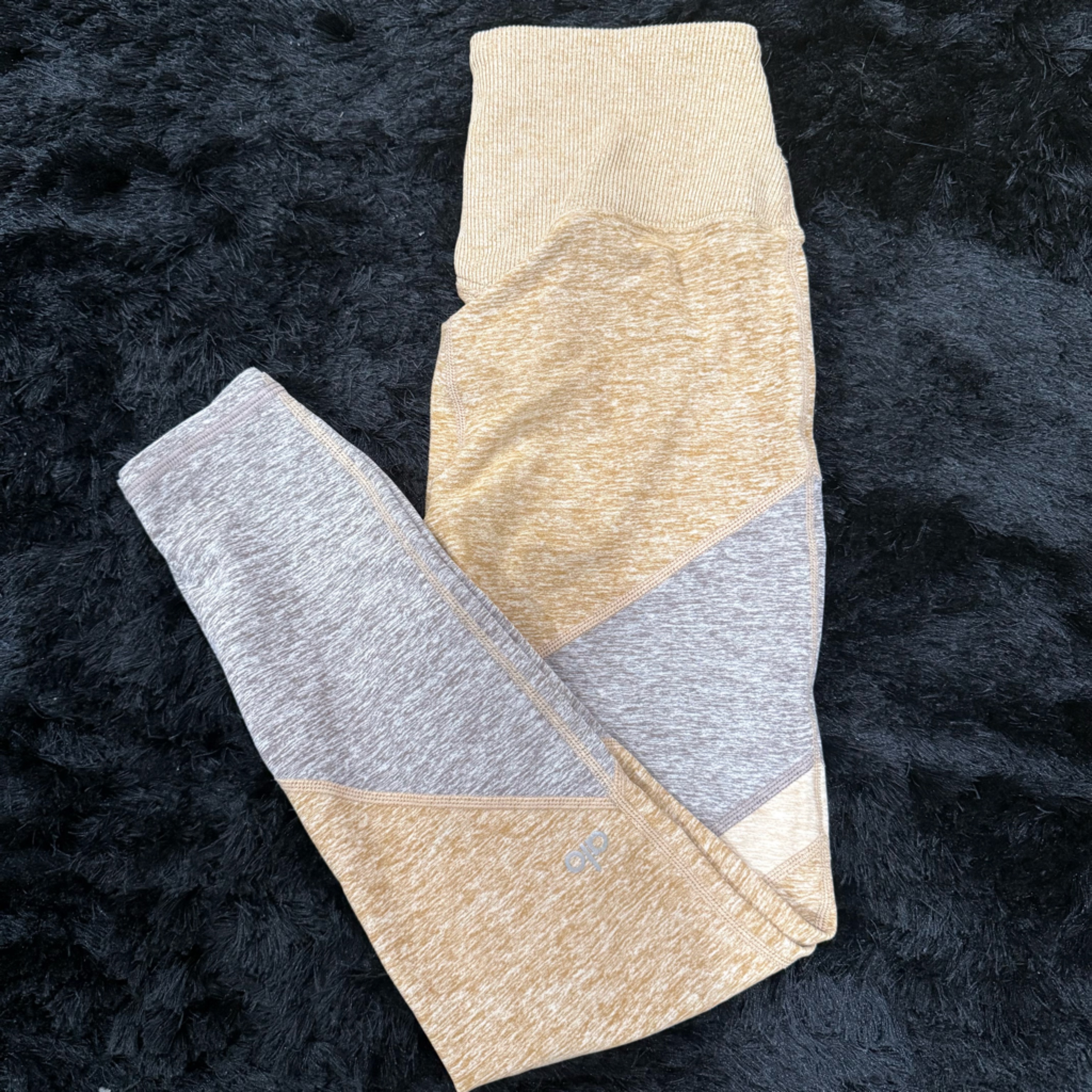 Alo Yoga Women's Gray And Tan Leggings